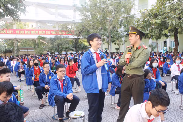 Những phần trao đổi sẽ giúp các em học sinh đến gần hơn với pháp luật