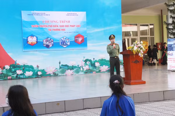 Tuyên truyền phổ biến giáo dục pháp luật trong trường học đã trở thành hoạt động thường niên của CATP Hà Nội