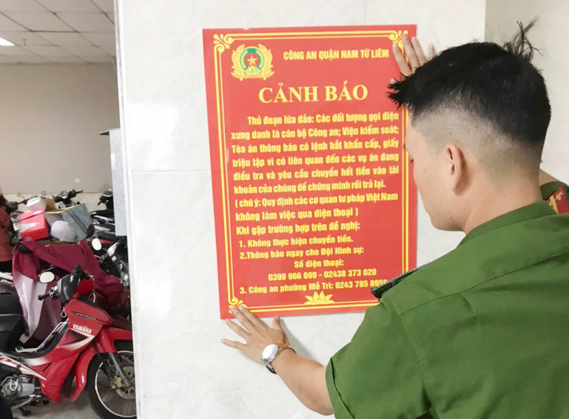 ... Đến các khu chung cư đều được dán thông báo cảnh báo thủ đoạn lừa đảo ... Đến các khu chung cư đều được dán thông báo cảnh báo thủ đoạn lừa đảo