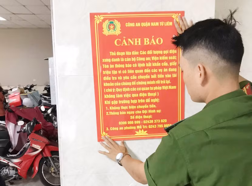 ... Đến các khu chung cư đều được dán thông báo cảnh báo thủ đoạn lừa đảo
