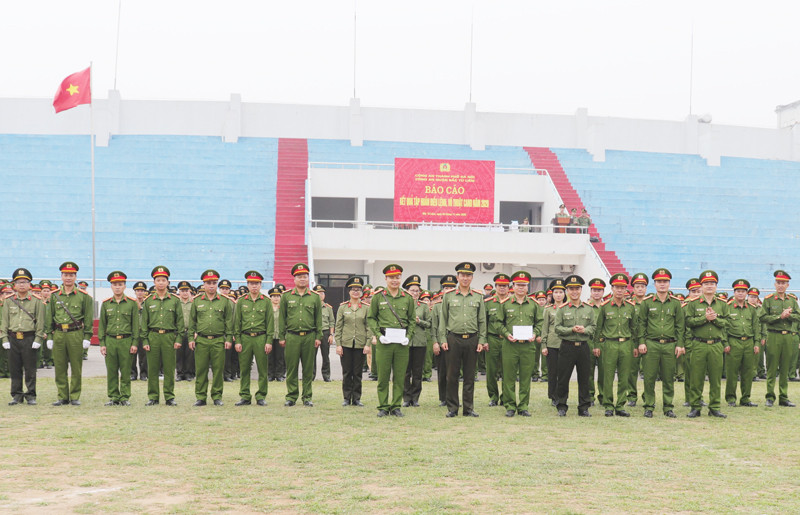 Các đơn vị có thành tích trong tập huấn điều lệnh, quân sự võ thuật được CAQ Bắc Từ Liêm biểu dương, khen thưởng