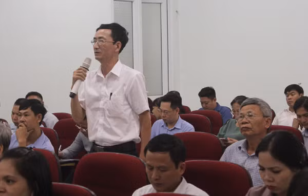 Cử tri Dương Văn Tân, phường Xuân Đỉnh đề nghị khi sửa đổi Luật Đất đai cần quan tâm đến nội dung đền bù giải phóng mặt bằng