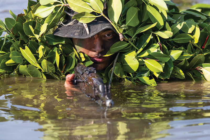 Bài tập khắc nghiệt ngụy trang phục kích dưới nước