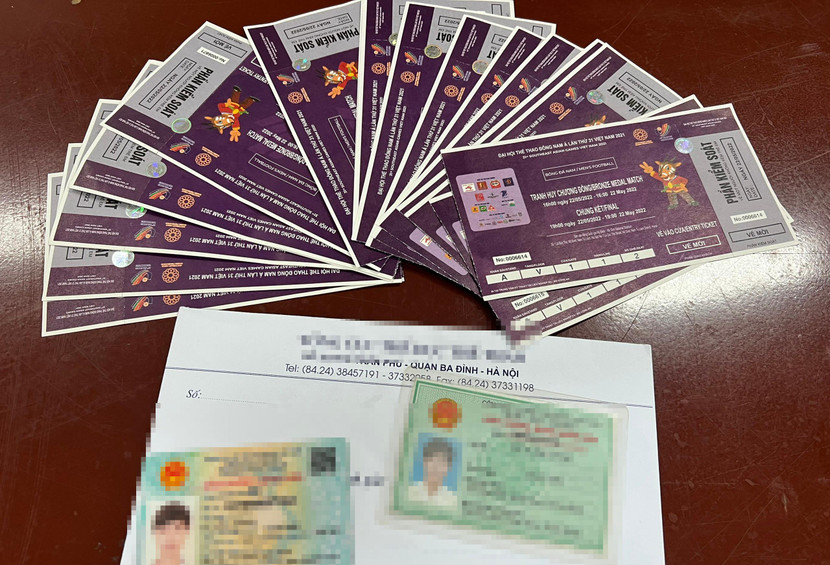 Số giấy mời xem trận chung kết môn bóng đá nam SEA Games 31 được "thổi" giá lên tới 20 triệu đồng/ cặp Số giấy mời xem trận chung kết môn bóng đá nam SEA Games 31 được "thổi" giá lên tới 20 triệu đồng/ cặp