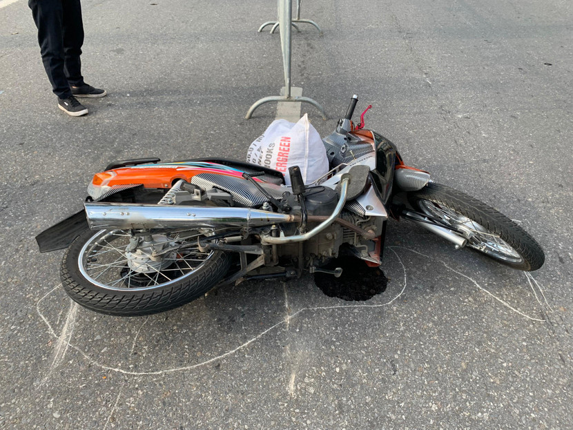 Chiếc xe máy Anh sử dụng lao vào Đại úy Lê Ngọc Dũng Chiếc xe máy Anh sử dụng lao vào Đại úy Lê Ngọc Dũng