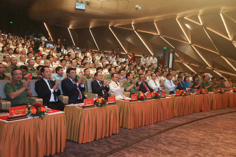 Các đồng chí lãnh đạo và đại biểu dự Lễ kỷ niệm