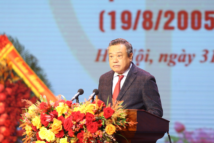 Đồng chí Trần Sỹ Thanh - Ủy viên Trung ương Đảng, Phó Bí thư Thành ủy, Chủ tịch UBND TP Hà Nội đọc diễn văn tại lễ kỷ niệm