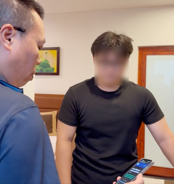 Khi trinh sát tiếp cận anh D tại nhà nghỉ, ứng dụng Zoom vẫn đang mở