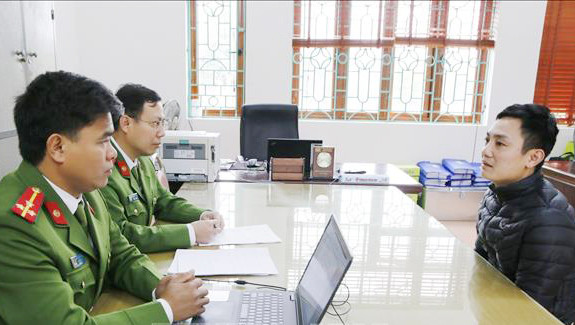 Cơ quan CSĐT Công an tỉnh Lai Châu làm việc với Trần Minh Quyết Cơ quan CSĐT Công an tỉnh Lai Châu làm việc với Trần Minh Quyết