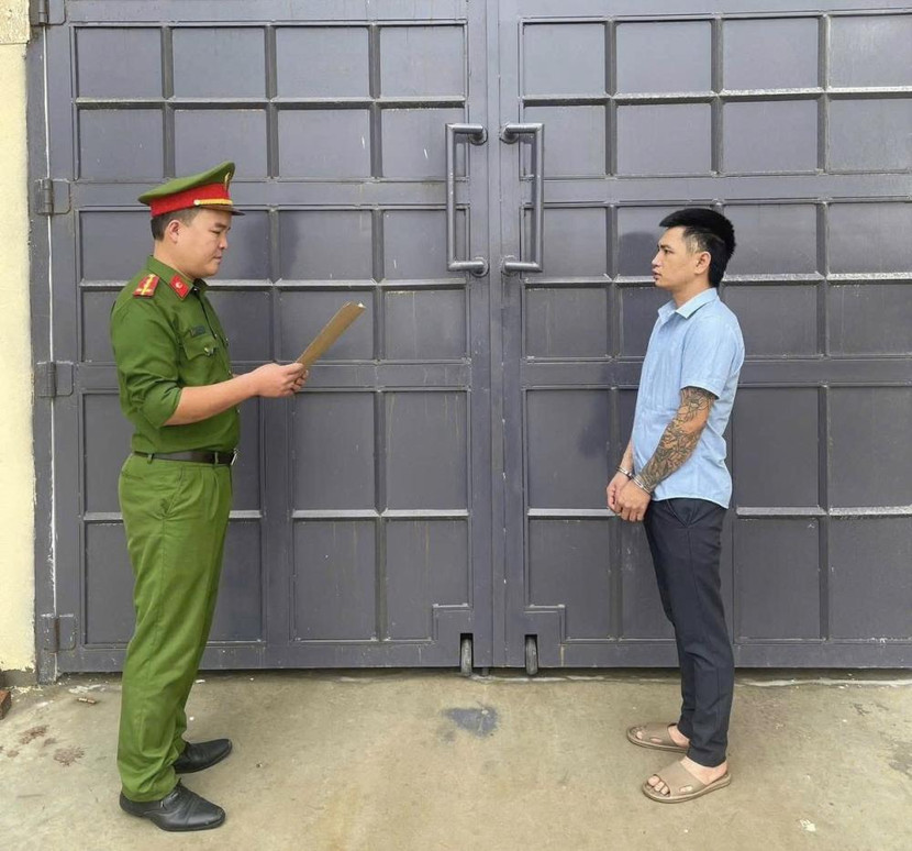 Cơ quan Cảnh sát điều tra tống đạt Quyết định khởi tố vụ án, Quyết định khởi tố bị can và Lệnh tam giam đối với Hoàng Đình Đạt Cơ quan Cảnh sát điều tra tống đạt Quyết định khởi tố vụ án, Quyết định khởi tố bị can và Lệnh tam giam đối với Hoàng Đình Đạt