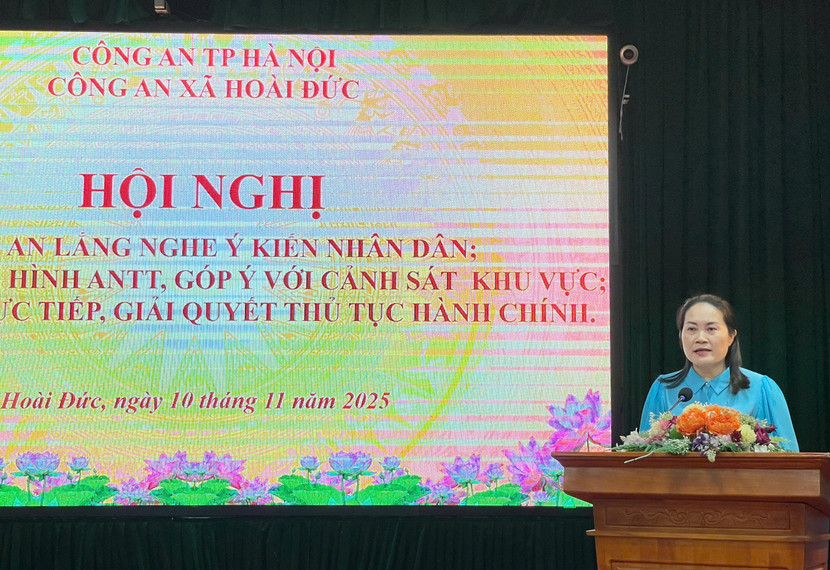 Đồng chí Đồng Thị Nga, Phó Chủ tịch UBND xã Hoài Đức phát biểu tại hội nghị