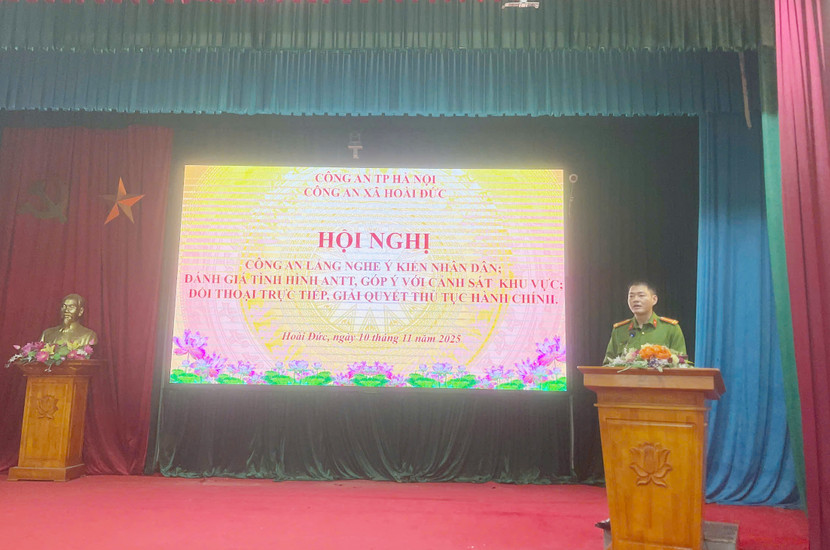 Trung tá Vũ Quang Nam - Trưởng Công an xã Hoài Đức phát biểu tại hội nghị