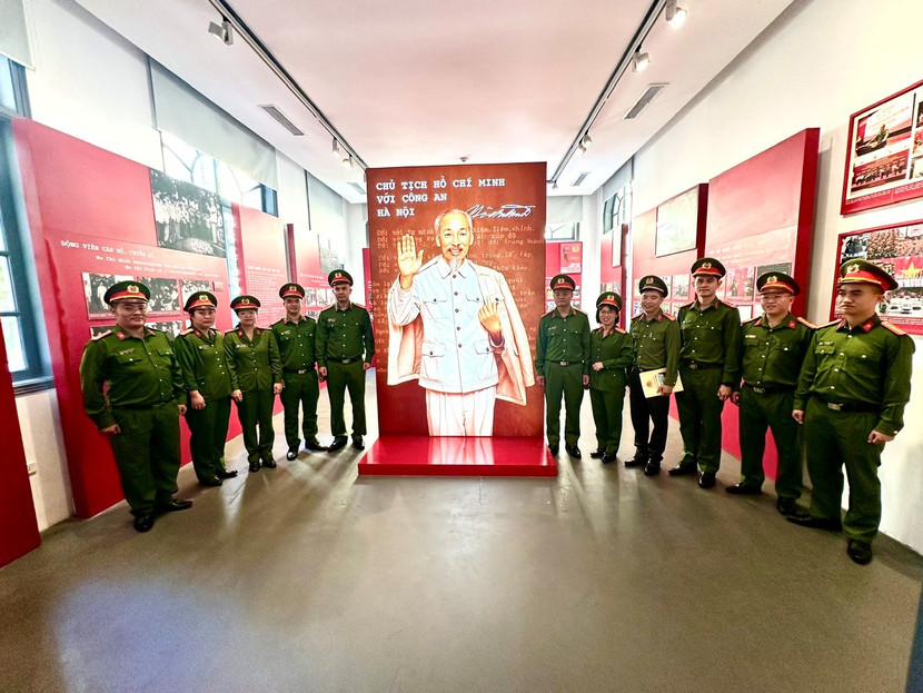 Công an xã Phù Đổng tham quan Bảo tàng Công an Hà Nội Công an xã Phù Đổng tham quan Bảo tàng Công an Hà Nội