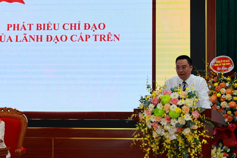 Đồng chí Bùi Văn Sáng, Bí thư Đảng ủy xã Tam Hưng phát biểu chỉ đạo tại Đại hội