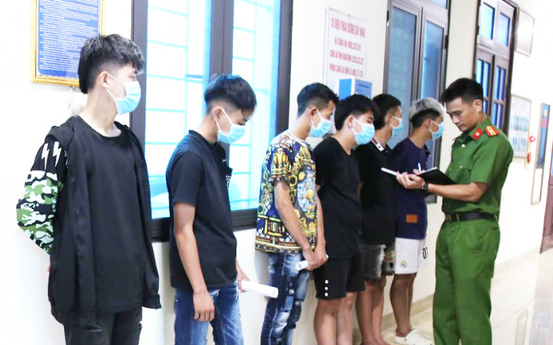 Cơ quan công an làm việc với các đối tượng trong vụ hỗn chiến Cơ quan công an làm việc với các đối tượng trong vụ hỗn chiến