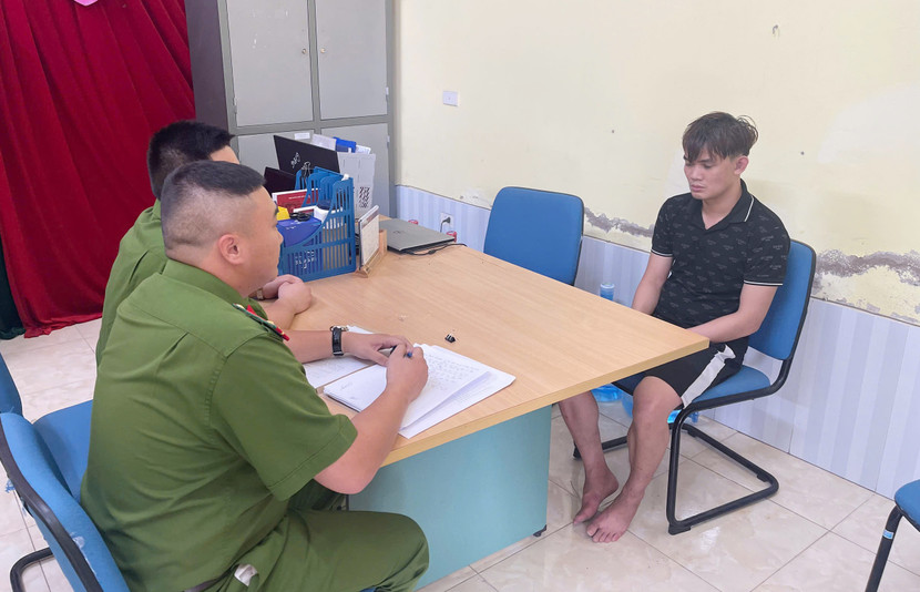 Cơ quan công an tiến hành ghi lời khai Dương Hồng Hạnh Cơ quan công an tiến hành ghi lời khai Dương Hồng Hạnh