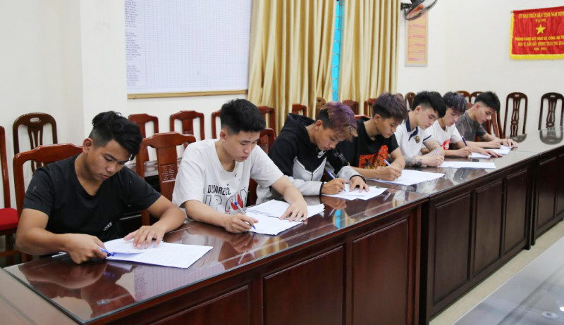 Đã có 9 đối tượng bị tạm giữ về hành vi gây rối trật tự công cộng và 1 đối tượng bị tạm giữ về hành vi cướp tài sản Đã có 9 đối tượng bị tạm giữ về hành vi gây rối trật tự công cộng và 1 đối tượng bị tạm giữ về hành vi cướp tài sản