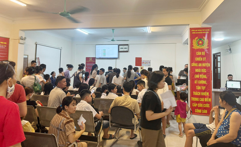 Bố trí khoa học để nhân dân không phải chờ đợi lâu tại trụ sở CAH Hoài Đức