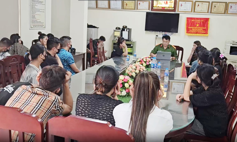 Cơ quan công an đã triệu tập hàng chục người liên quan đến vụ việc Cơ quan công an đã triệu tập hàng chục người liên quan đến vụ việc