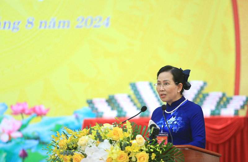 Đồng chí Lê Thị Thủy, Ủy viên Trung ương Đảng, Bí thư Tỉnh ủy, Chủ tịch Hội đồng nhân dân tỉnh Hà Nam phát biểu chào mừng Hội thảo Đồng chí Lê Thị Thủy, Ủy viên Trung ương Đảng, Bí thư Tỉnh ủy, Chủ tịch Hội đồng nhân dân tỉnh Hà Nam phát biểu chào mừng Hội thảo