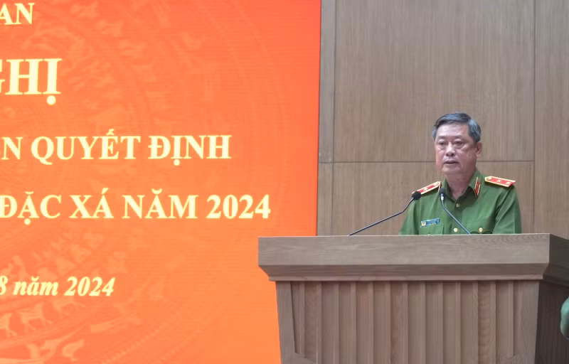 Trung tướng Lê Minh Hùng, Cục trưởng Cục Cảnh sát quản lý trại giam, cơ sở giáo dục bắt buộc, trường giáo dưỡng, Phó Trưởng ban chỉ đạo về đặc xá của Bộ Công an phát biểu khai mạc hội nghị Trung tướng Lê Minh Hùng, Cục trưởng Cục Cảnh sát quản lý trại giam, cơ sở giáo dục bắt buộc, trường giáo dưỡng, Phó Trưởng ban chỉ đạo về đặc xá của Bộ Công an phát biểu khai mạc hội nghị