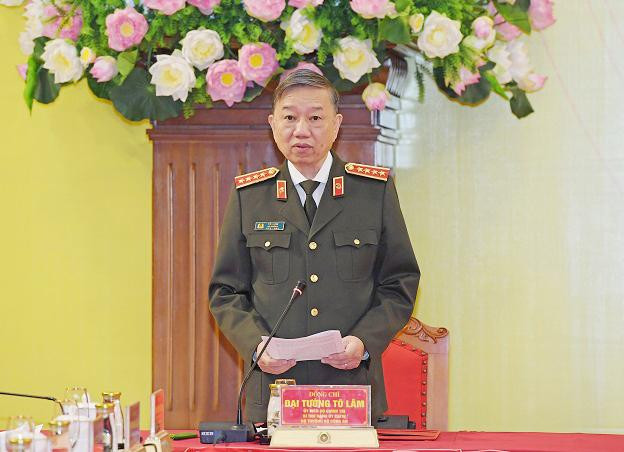 Đại tướng Tô Lâm, Ủy viên Bộ Chính trị, Bí thư Đảng ủy Công an Trung ương, Bộ trưởng Bộ Công an thay mặt Thường vụ Đảng ủy Công an Trung ương tiếp thu ý kiến chỉ đạo của Tổng Bí thư Nguyễn Phú Trọng và Thủ tướng Chính phủ Phạm Minh Chính Đại tướng Tô Lâm, Ủy viên Bộ Chính trị, Bí thư Đảng ủy Công an Trung ương, Bộ trưởng Bộ Công an thay mặt Thường vụ Đảng ủy Công an Trung ương tiếp thu ý kiến chỉ đạo của Tổng Bí thư Nguyễn Phú Trọng và Thủ tướng Chính phủ Phạm Minh Chính