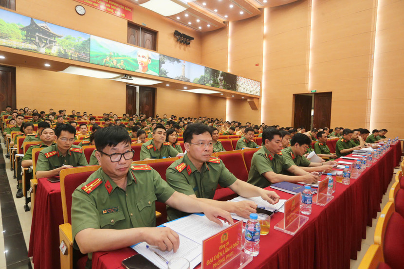 Các đại biểu dự hội nghị