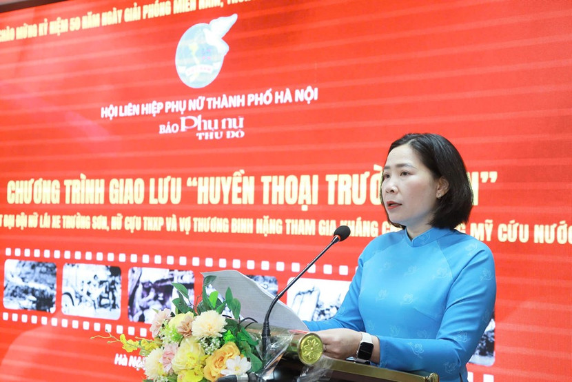 Bà Lê Kim Anh, Chủ tịch Hội LHPN - TP Hà Nội phát biểu chào mừng các đại biểu về dự chương trình giao lưu