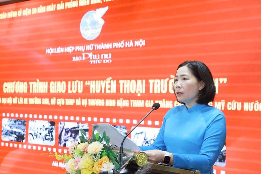 Bà Lê Kim Anh, Chủ tịch Hội LHPN - TP Hà Nội phát biểu chào mừng các đại biểu về dự chương trình giao lưu