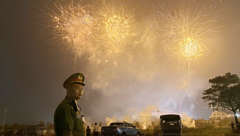 Sẵn sàng gác cho dân vui chơi là niềm tự hào của người chiến sỹ Công an Hà Nội khi tham gia bảo vệ chuỗi hoạt động kỷ niệm 50 năm thống nhất đất nước