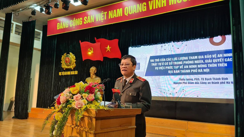 Thiếu tướng, PGS.TS Bạch Thành Định, nguyên Phó Giám đốc Công an TP Hà Nội tham luận tại hội thảo Thiếu tướng, PGS.TS Bạch Thành Định, nguyên Phó Giám đốc Công an TP Hà Nội tham luận tại hội thảo