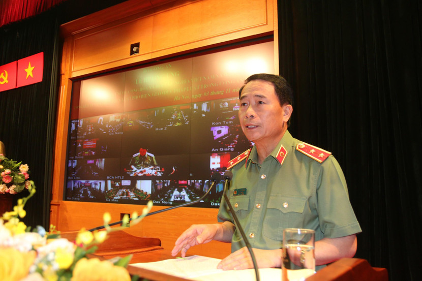 Trung tướng Lê Quốc Hùng phát biểu tại buổi lễ Trung tướng Lê Quốc Hùng phát biểu tại buổi lễ