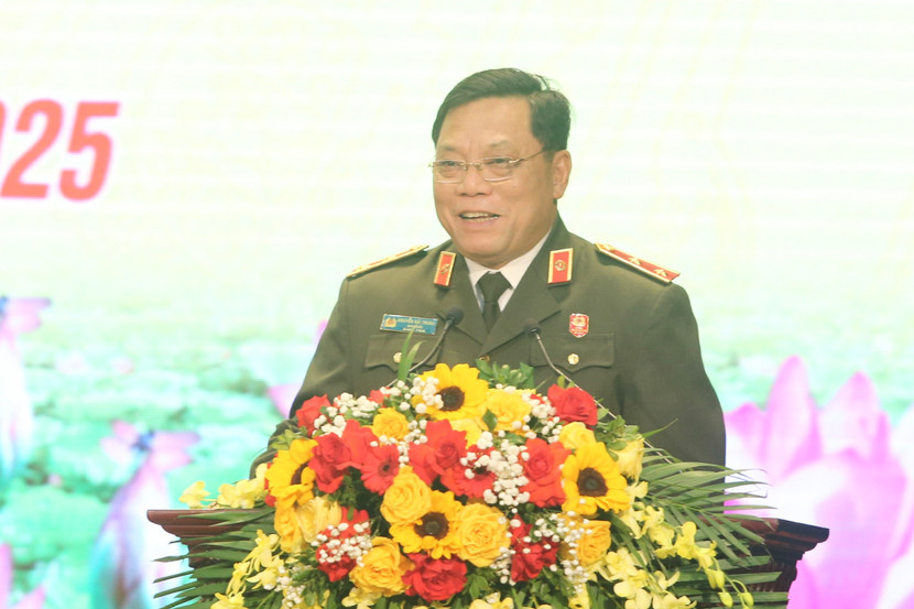 Trung tướng Nguyễn Hải Trung - Ủy viên Ban Thường vụ Thành ủy, Bí thư Đảng ủy, Giám đốc CATP phát biểu tại buổi lễ Trung tướng Nguyễn Hải Trung - Ủy viên Ban Thường vụ Thành ủy, Bí thư Đảng ủy, Giám đốc CATP phát biểu tại buổi lễ