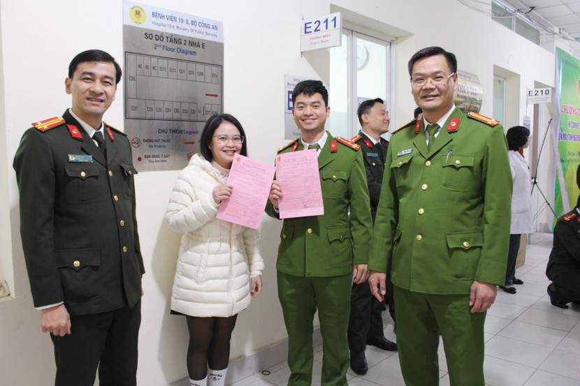 Chỉ huy CAQ Nam Từ Liêm và Ban Thanh niên Bộ Công an động viên CBCS tham gia hiến máu