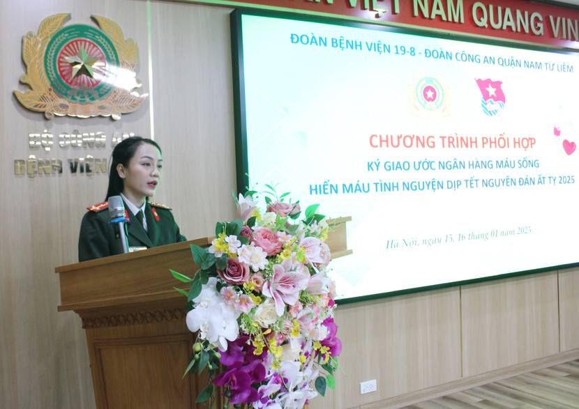 Đại úy Võ Thị Minh Trâm, Bí thư Đoàn thanh niên CAQ Nam Từ Liêm phát biểu hưởng ứng