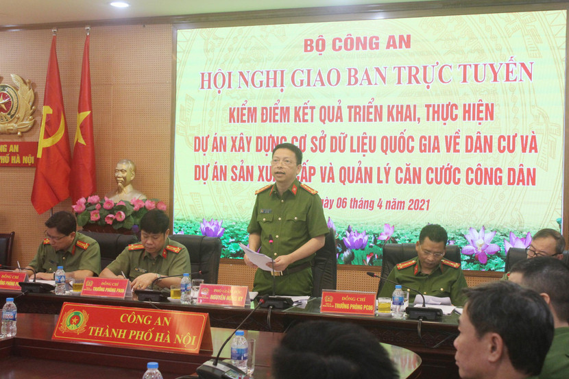 Đại tá Nguyễn Hồng Ky, Phó Giám đốc CATP Hà Nội phát biểu tại hội nghị từ điểm cầu CATP Hà Nội Đại tá Nguyễn Hồng Ky, Phó Giám đốc CATP Hà Nội phát biểu tại hội nghị từ điểm cầu CATP Hà Nội