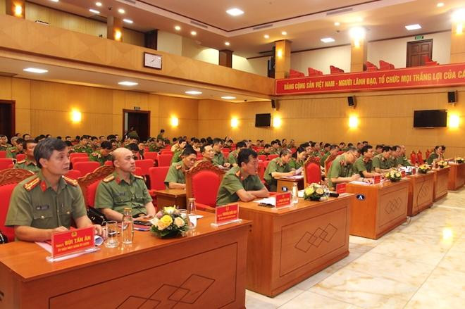 Toàn cảnh hội nghị tại điểm cầu Bộ Công an Toàn cảnh hội nghị tại điểm cầu Bộ Công an