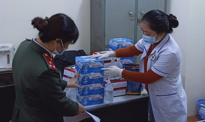 Phòng Hậu cần - CATP tăng cường trang cấp dụng cụ y tế cho Bệnh viện CATP Hà Nội để phục vụ công tác phòng, chống dịch bệnh Covid-19 Phòng Hậu cần - CATP tăng cường trang cấp dụng cụ y tế cho Bệnh viện CATP Hà Nội để phục vụ công tác phòng, chống dịch bệnh Covid-19