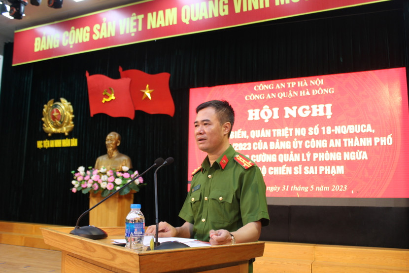 Đại tá Nguyễn Ngọc Quyền, Bí thư Đảng ủy, Trưởng CAQ Hà Đông quán triệt Nghị quyết 18 của Đảng ủy CATP đến toàn thể CBCS - CAQ Đại tá Nguyễn Ngọc Quyền, Bí thư Đảng ủy, Trưởng CAQ Hà Đông quán triệt Nghị quyết 18 của Đảng ủy CATP đến toàn thể CBCS - CAQ