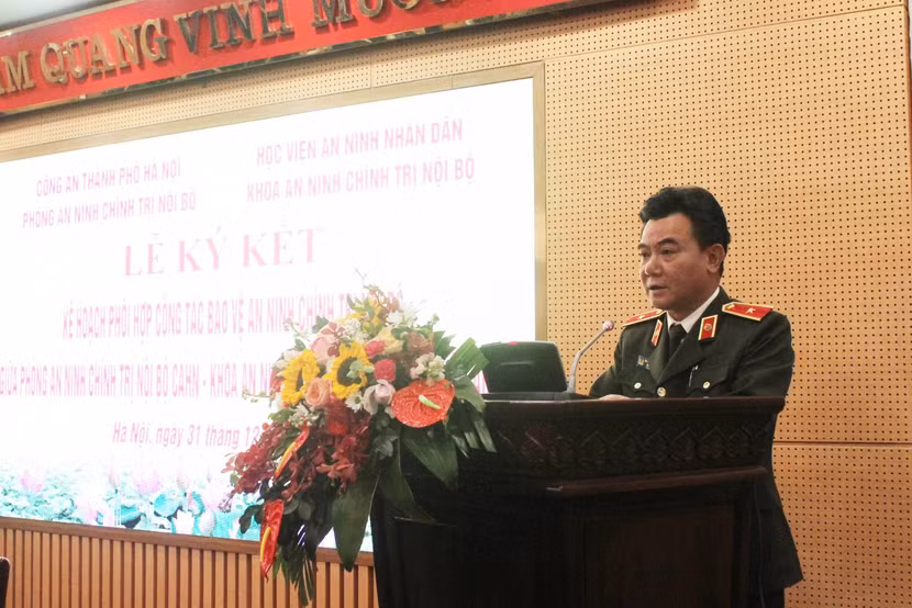 Thiếu tướng Nguyễn Anh Tuấn, Phó Giám đốc CATP phát biểu chỉ đạo tại hội nghị