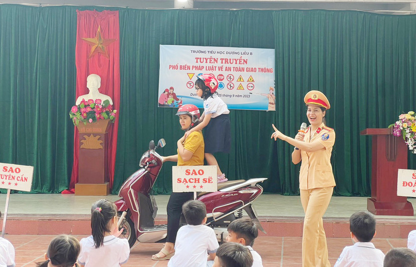 Hình ảnh thực tiễn để giáo dục học sinh tiểu học biết hành vi đúng, sai khi tham gia giao thông