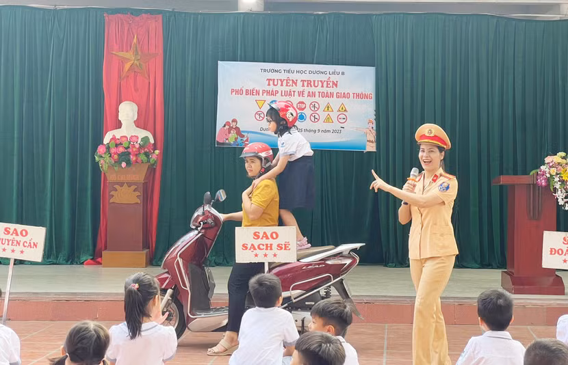 Hình ảnh thực tiễn để giáo dục học sinh tiểu học biết hành vi đúng, sai khi tham gia giao thông
