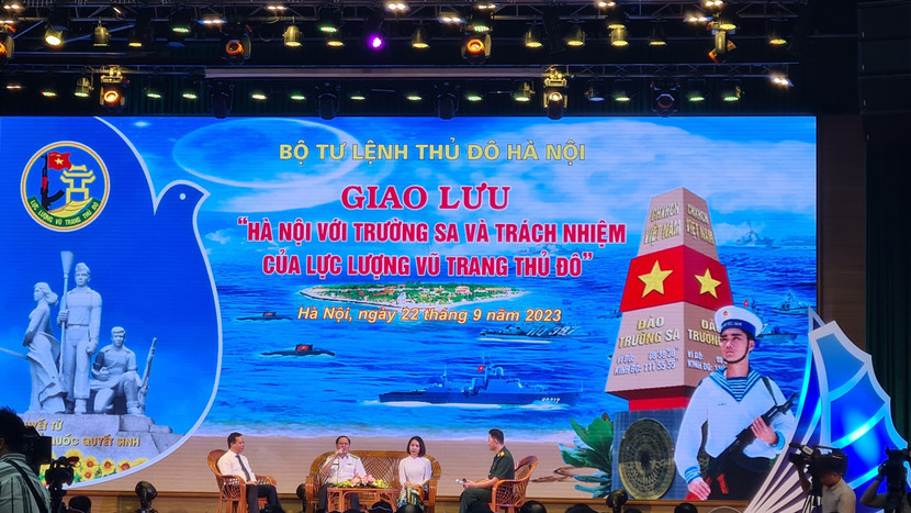 Chuẩn đô đốc Phạm Văn Luyện, Phó Chủ nhiệm Chính trị Quân chủng Hải quân trả lời giao lưu trong chương trình Chuẩn đô đốc Phạm Văn Luyện, Phó Chủ nhiệm Chính trị Quân chủng Hải quân trả lời giao lưu trong chương trình