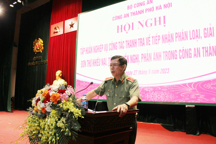 Thiếu tướng Nguyễn Ngọc Hiếu, Phó Chánh Thanh tra Bộ Công an truyền đạt nội dung tập huấn