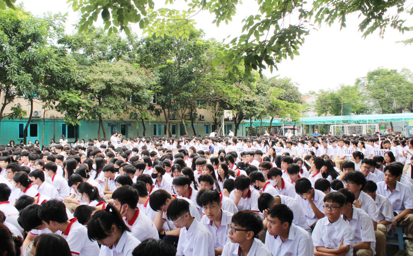 Hơn 1.400 học sinh trường THCS - THPT Hà Thành đã được tiếp nhận thông tin về những điểm mới của Luật Quản lý sử dụng vũ khí, vật liệu nổ, công cụ hỗ trợ Hơn 1.400 học sinh trường THCS - THPT Hà Thành đã được tiếp nhận thông tin về những điểm mới của Luật Quản lý sử dụng vũ khí, vật liệu nổ, công cụ hỗ trợ