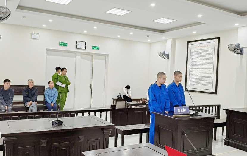 Lê Đình Thi và Nguyễn Văn Độ đã phải nhận bản án tù giam do hành vi sản xuất pháo hoa nổ