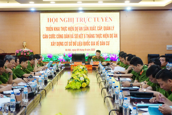 Hội nghị được tổ chức dưới hình thức trực tuyến đến điểm cầu công an các tỉnh, thành phố Hội nghị được tổ chức dưới hình thức trực tuyến đến điểm cầu công an các tỉnh, thành phố