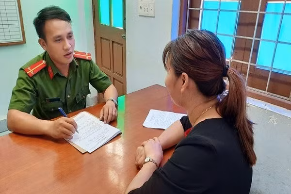 Cơ quan CSĐT - CAH Lệ Thủy, tỉnh Quảng Bình làm việc với N.T.H.X.