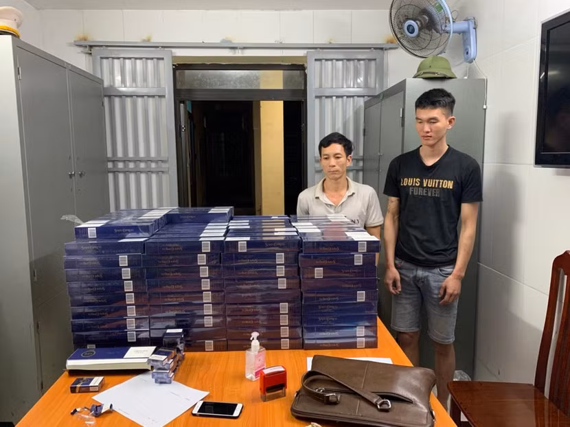 Các đối tượng cùng tang vật vụ việc