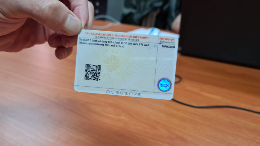 Giấy phép lái xe giả với đầy đủ mã QR